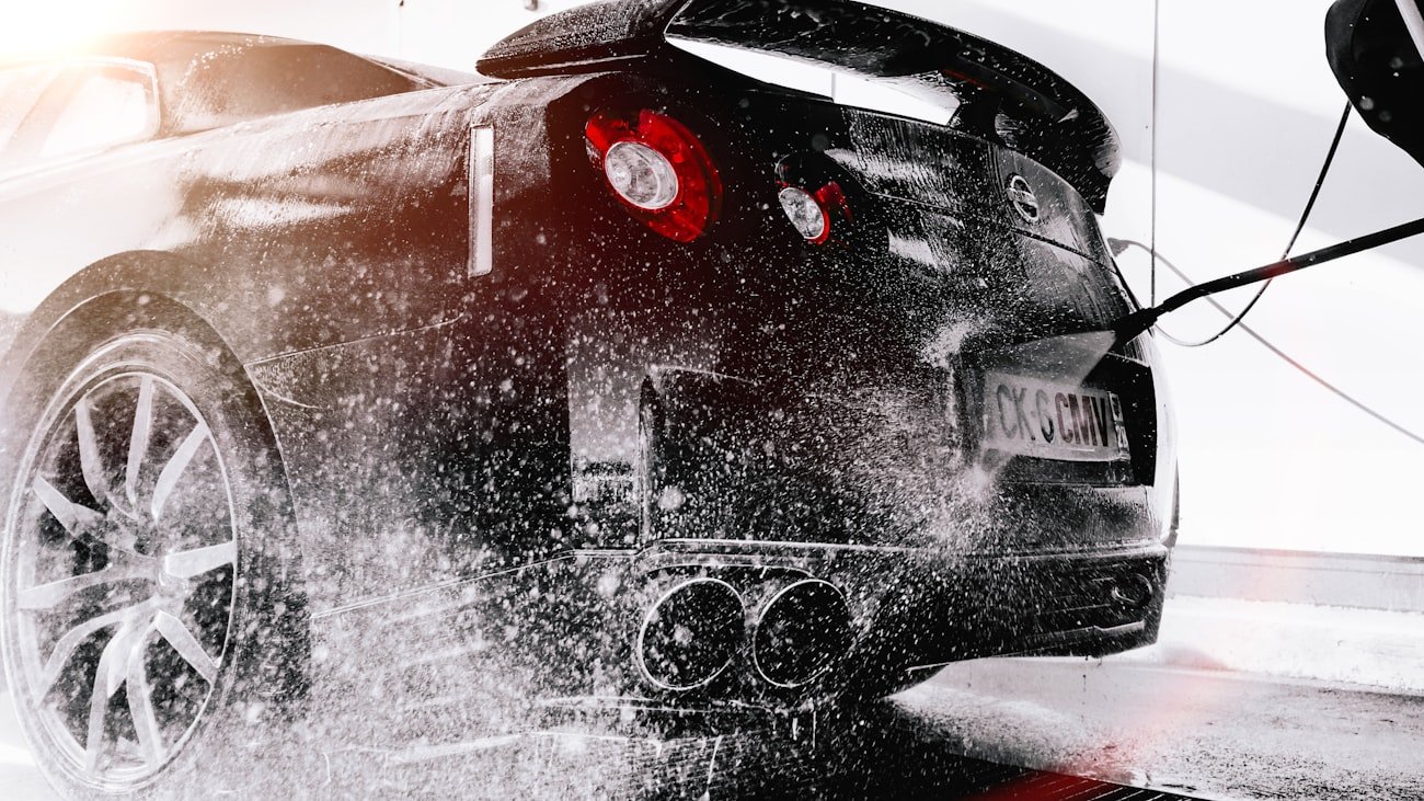 Swirl-free glossy black paintwork